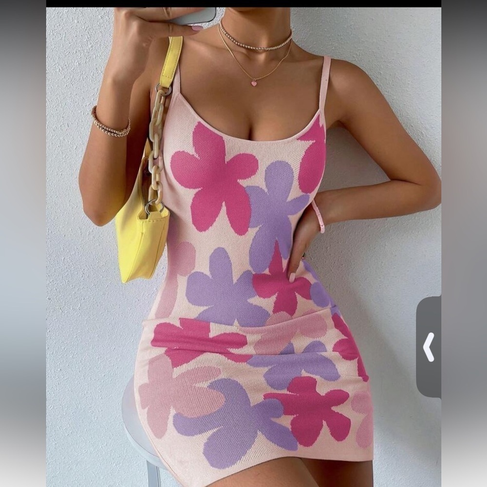 Women Floral Pattern
Spaghetti Strap Fitted Knit
Dress